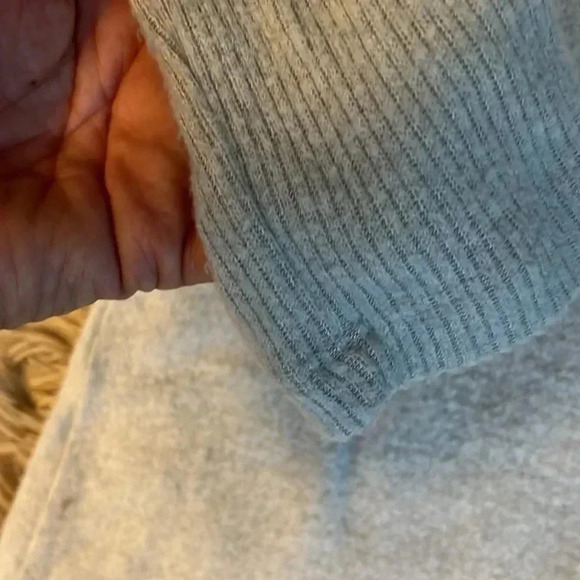 Super soft turtle/cowl neck sweater - Picture 5 of 5